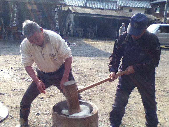 餅つきは169才？